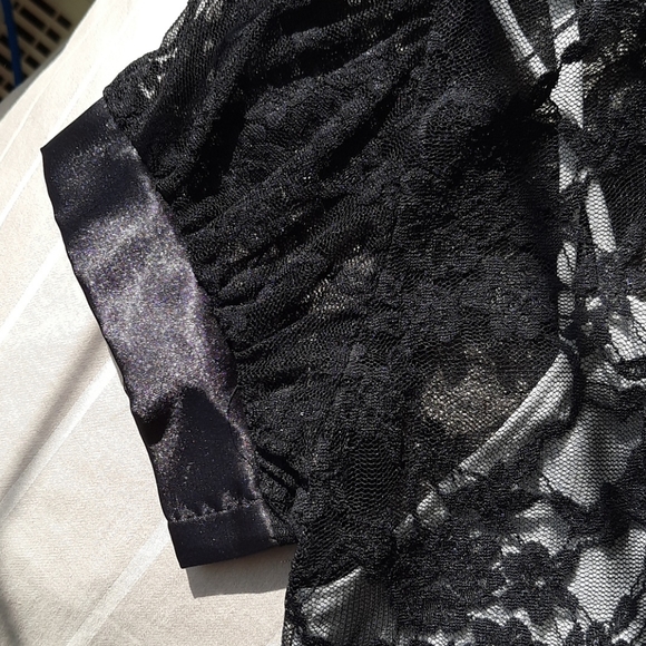 Black lace blouse - Picture 3 of 3